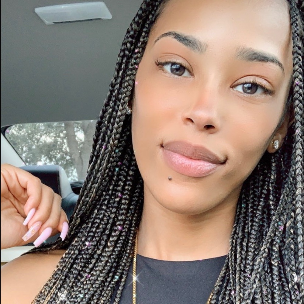 Meet your Posher, Yanna